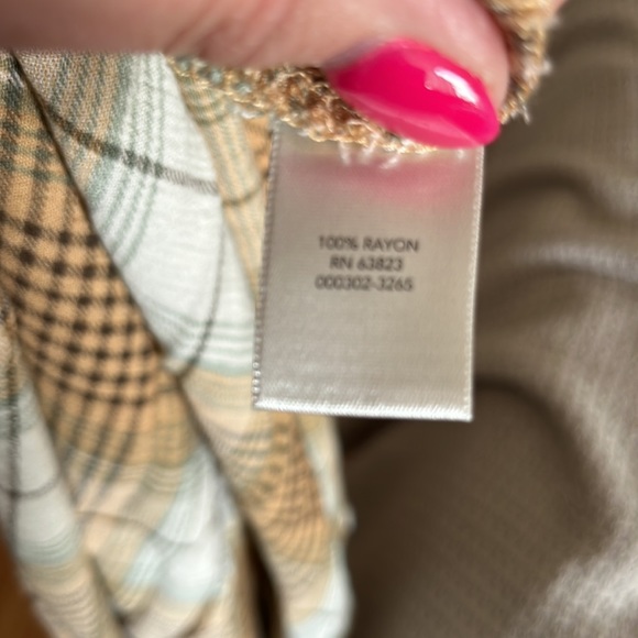 Like new plaid top with tie accent at waist. - Picture 5 of 5